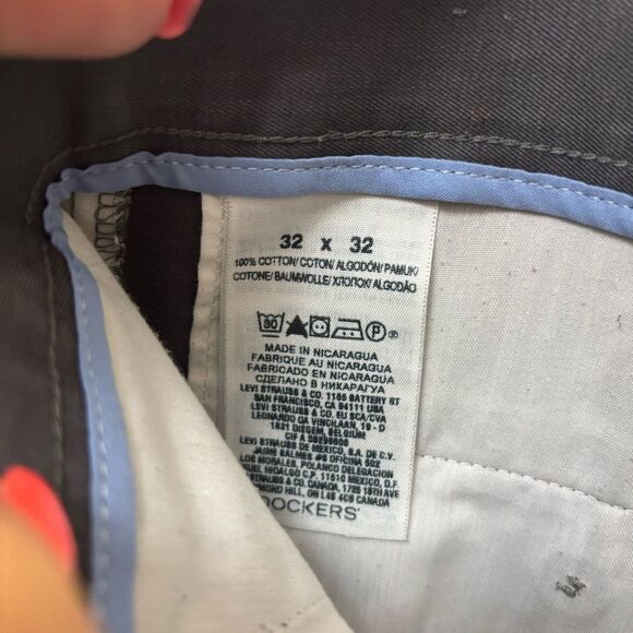 699. Men Dockers khakis size 32x32 - Picture 3 of 3